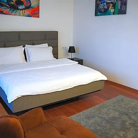 Side Mira Palace & 3*